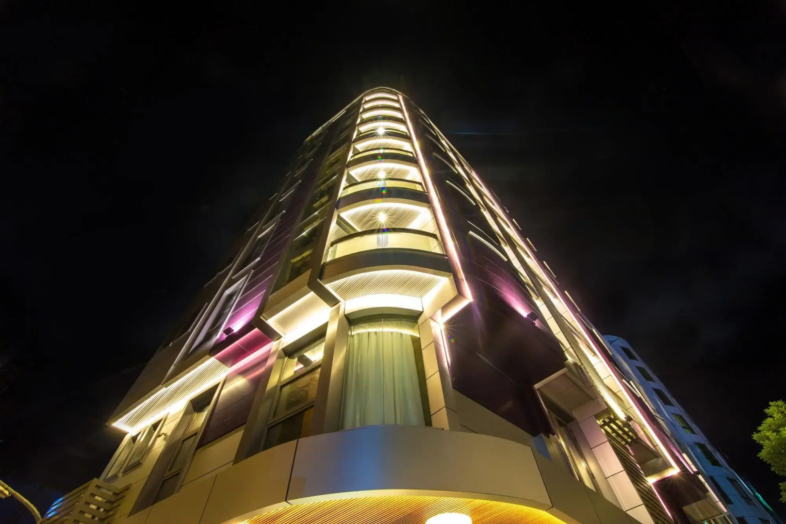 Отель Samann Grand