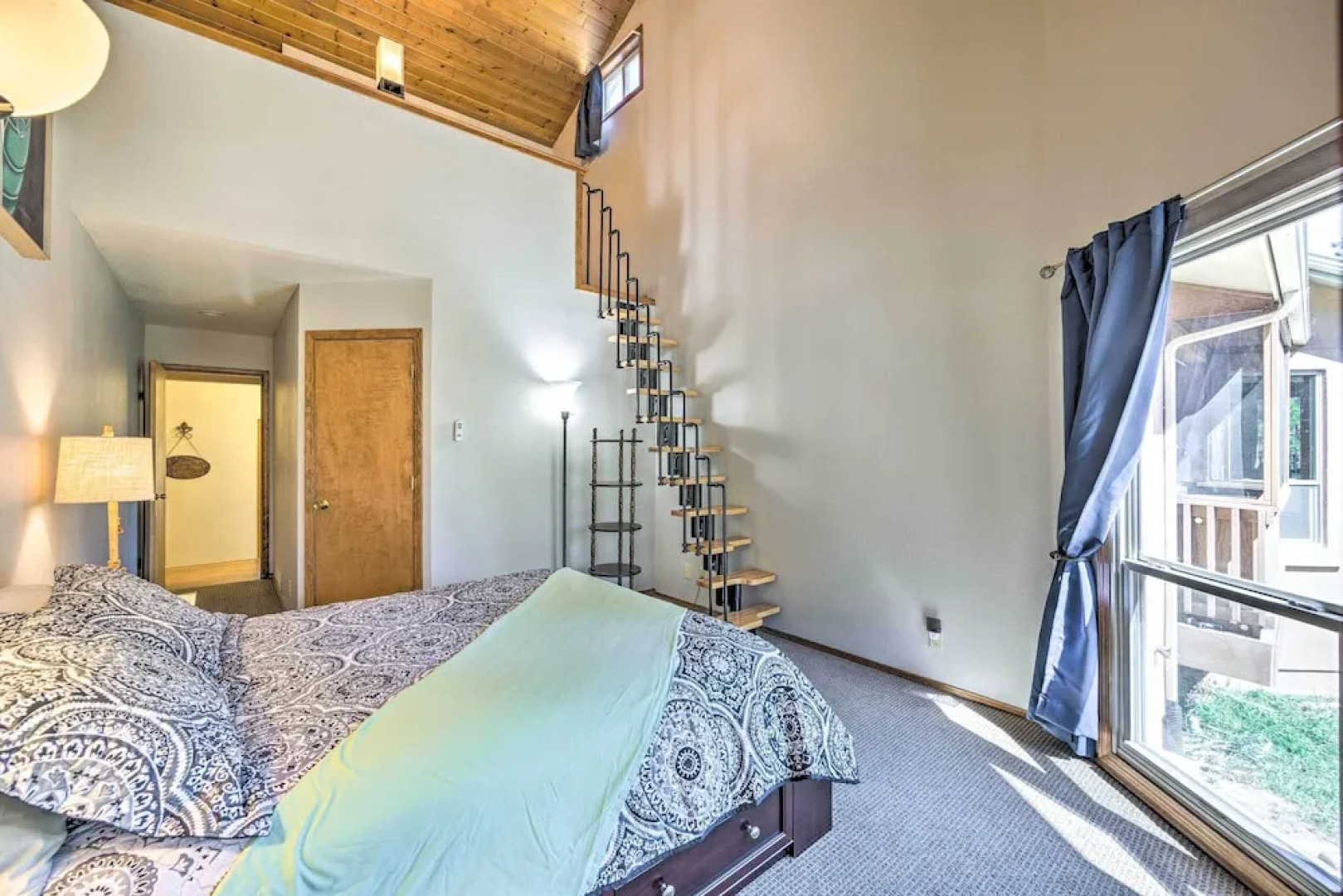 Serene Monument Sanctuary w/ Patio & Fire Pit!