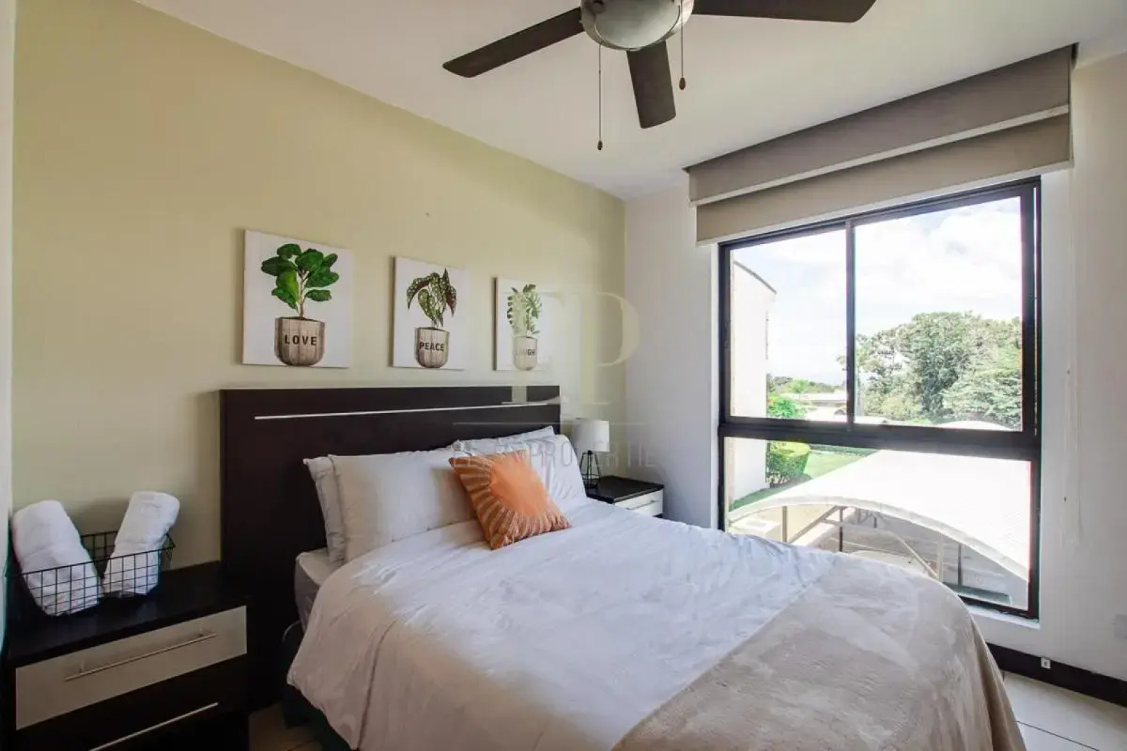 Modern 2 bed APT complex Pool,Tennis,Gym,FreeWiFi