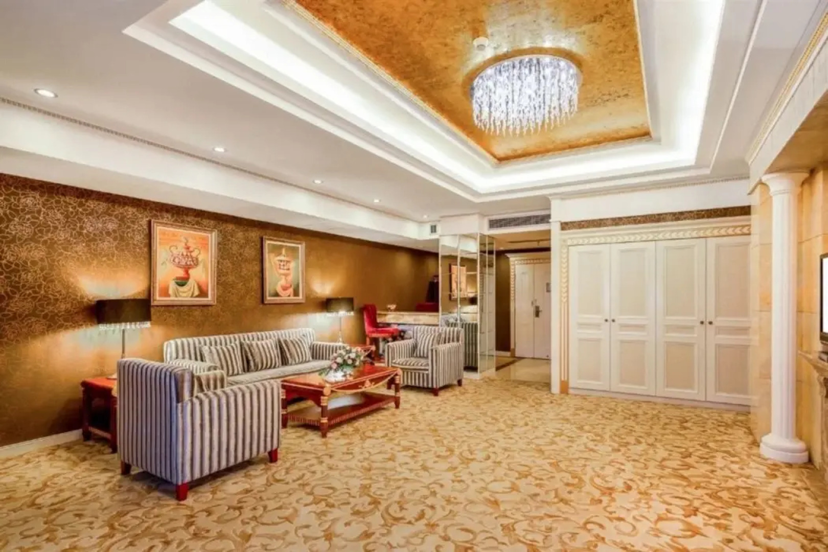 Chongqing Kingtown Hotel