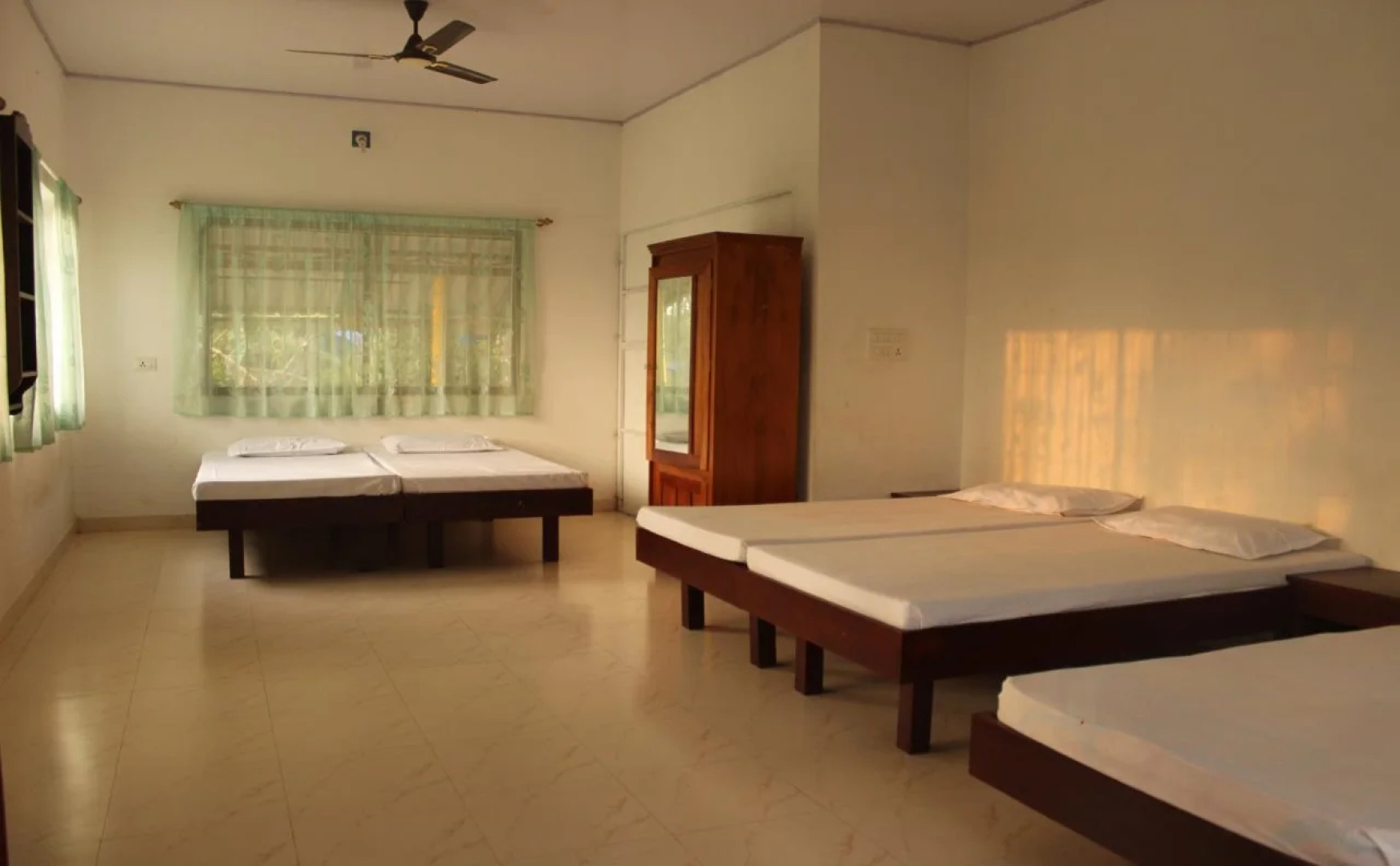 Globe Trotting Holidays Inn