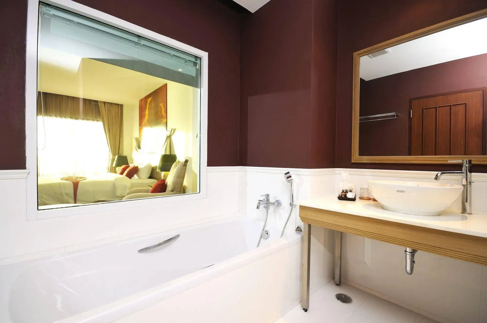 The StandardX Bangkok Phra Arthit