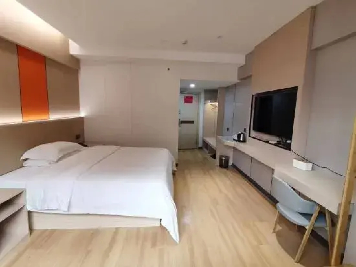 Hotel Pai Hezhou Lingfeng Plaza