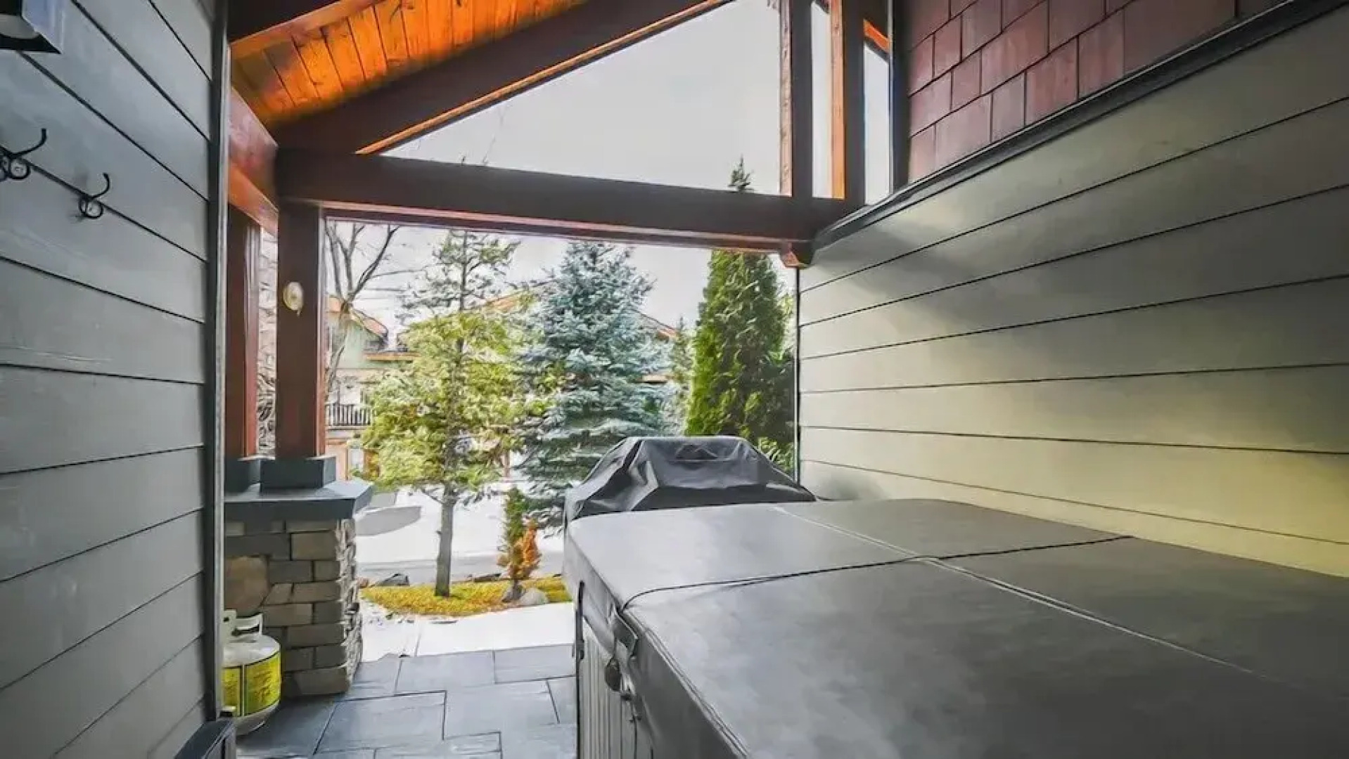 Pinnacle Ridge Chalets by Fernie Lodging