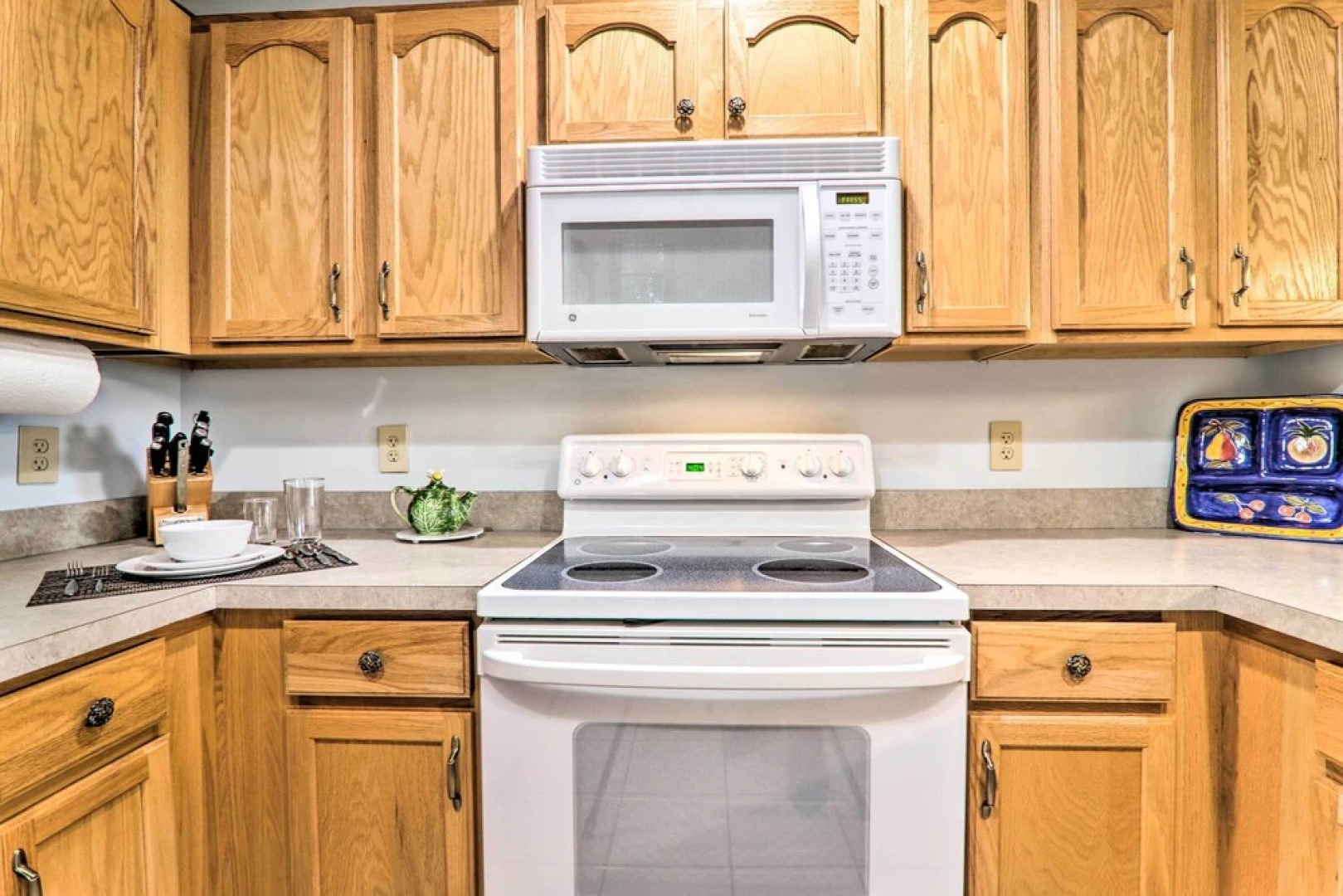 Modern Camelback Mountain Home: 1/2 Mi to Skiing!