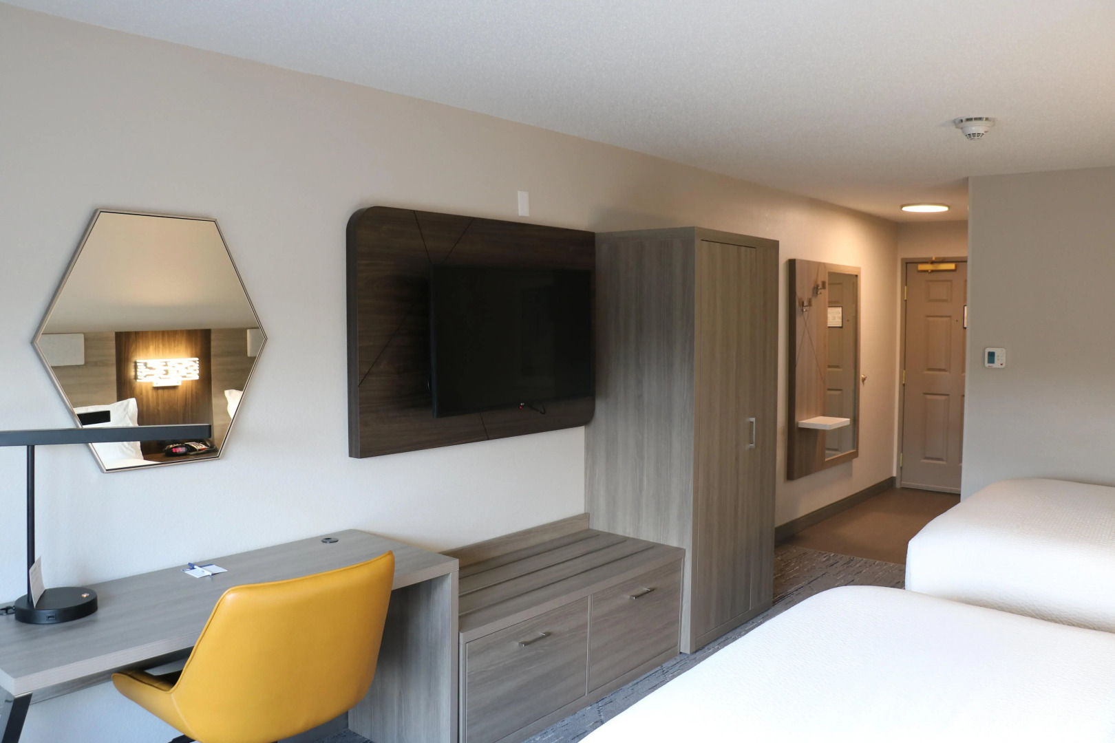 Holiday Inn Express & Suites Marquette by IHG
