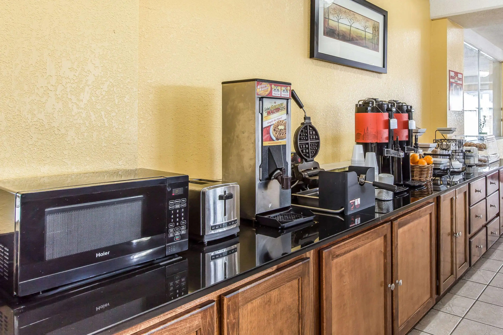 Econo Lodge Byron near Historic District - Warner Robins