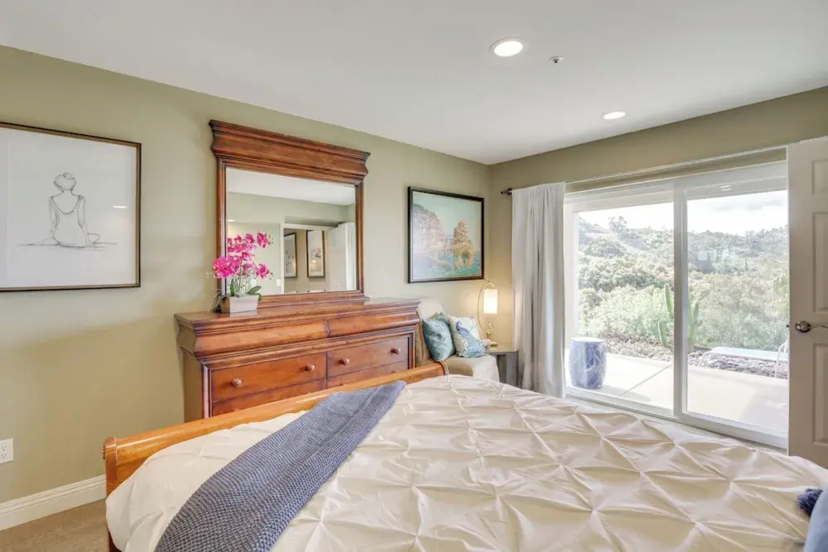 Hot Tub + Balcony: Rainbow Retreat Near Wineries!