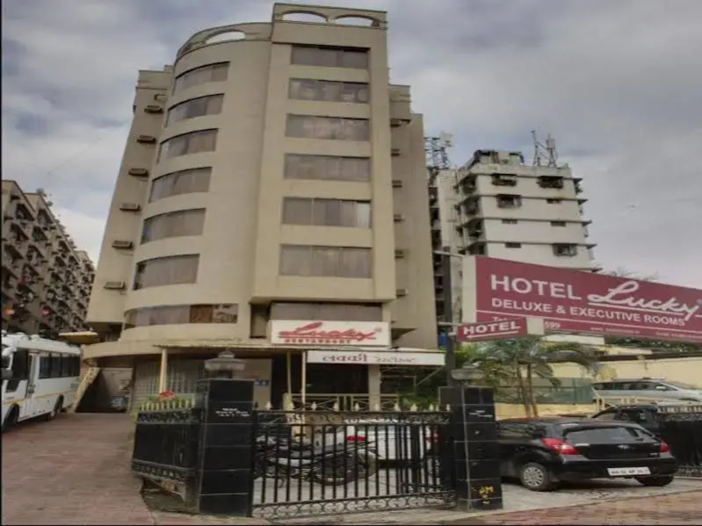 Lucky Hotel Goregaon