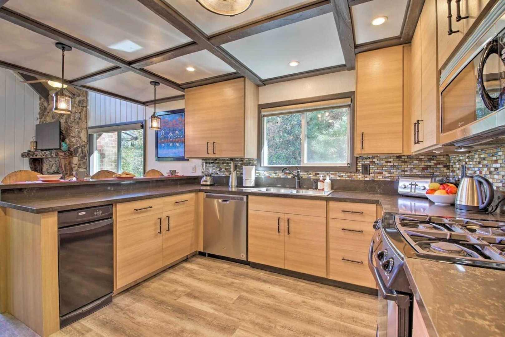 Bikes + Game Room: Lovely Lake Arrowhead Home!