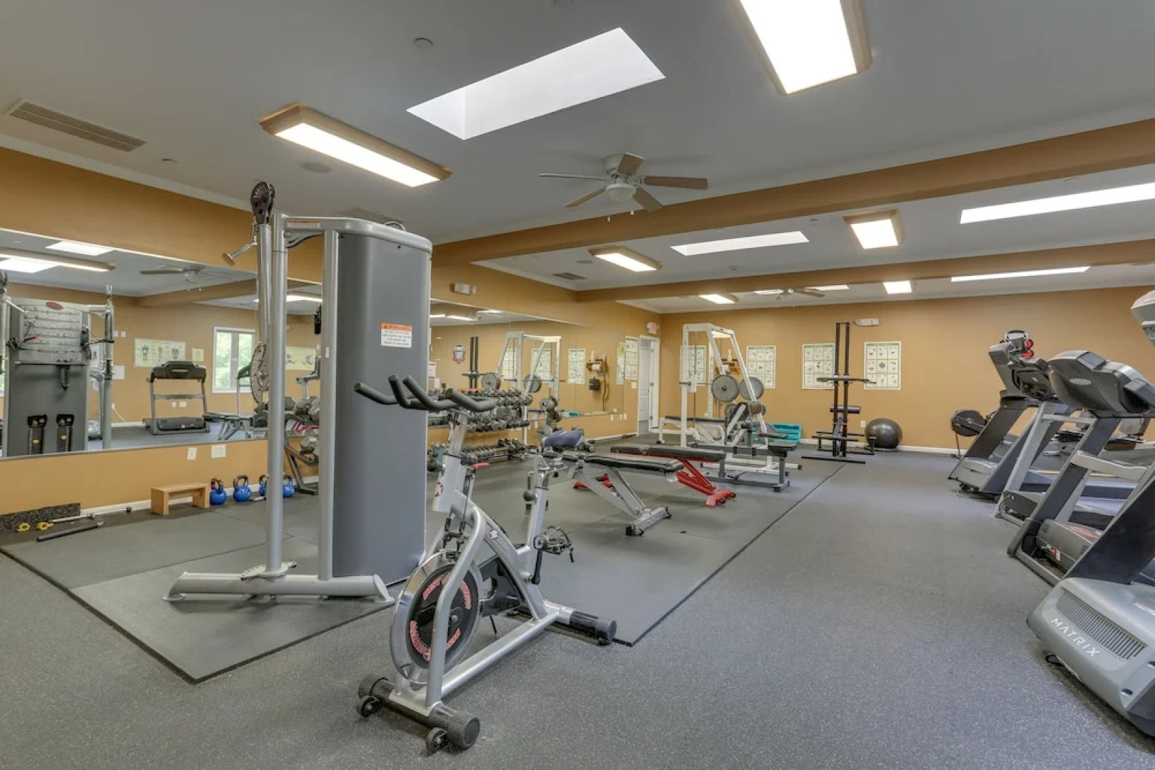 Screened Porch & Grill: Lake Ariel Vacation Rental