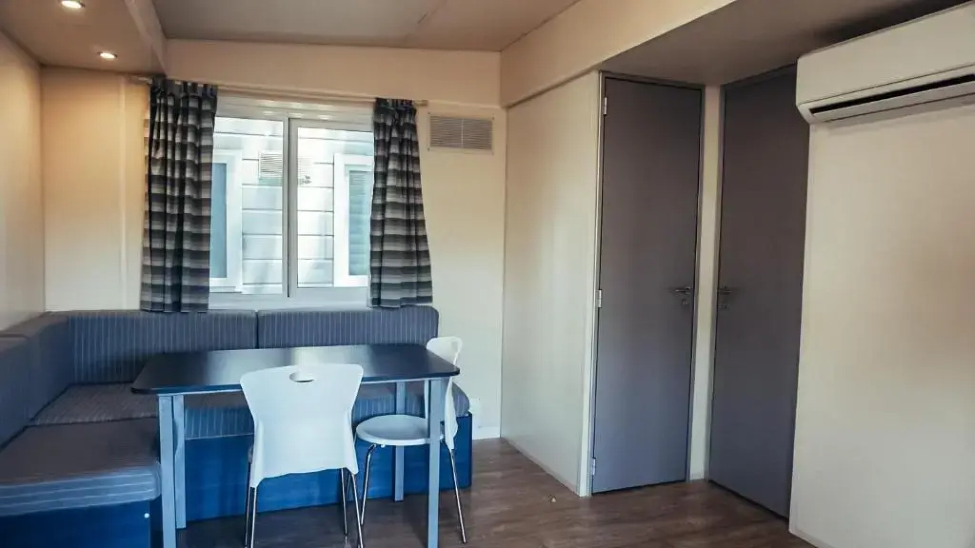 Chalet Grand Charme voor 4 personen op Camping River Village - JoyCasa