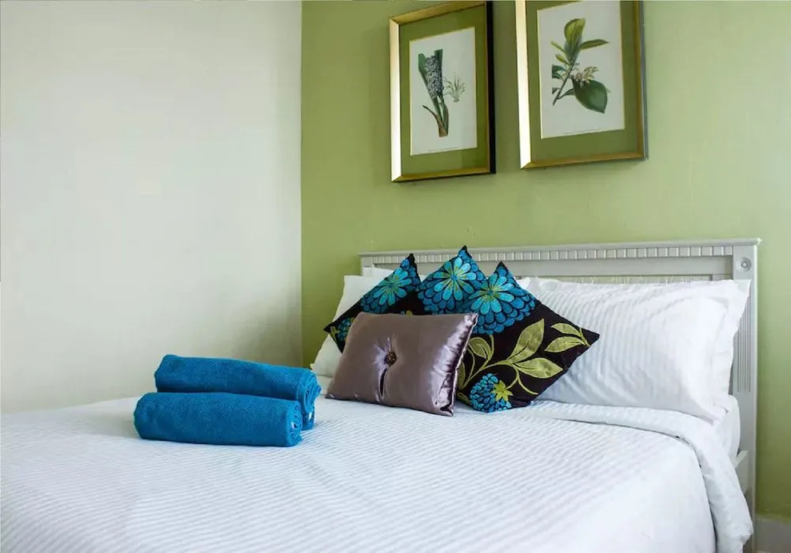 Luxurious Condo Near Gurney