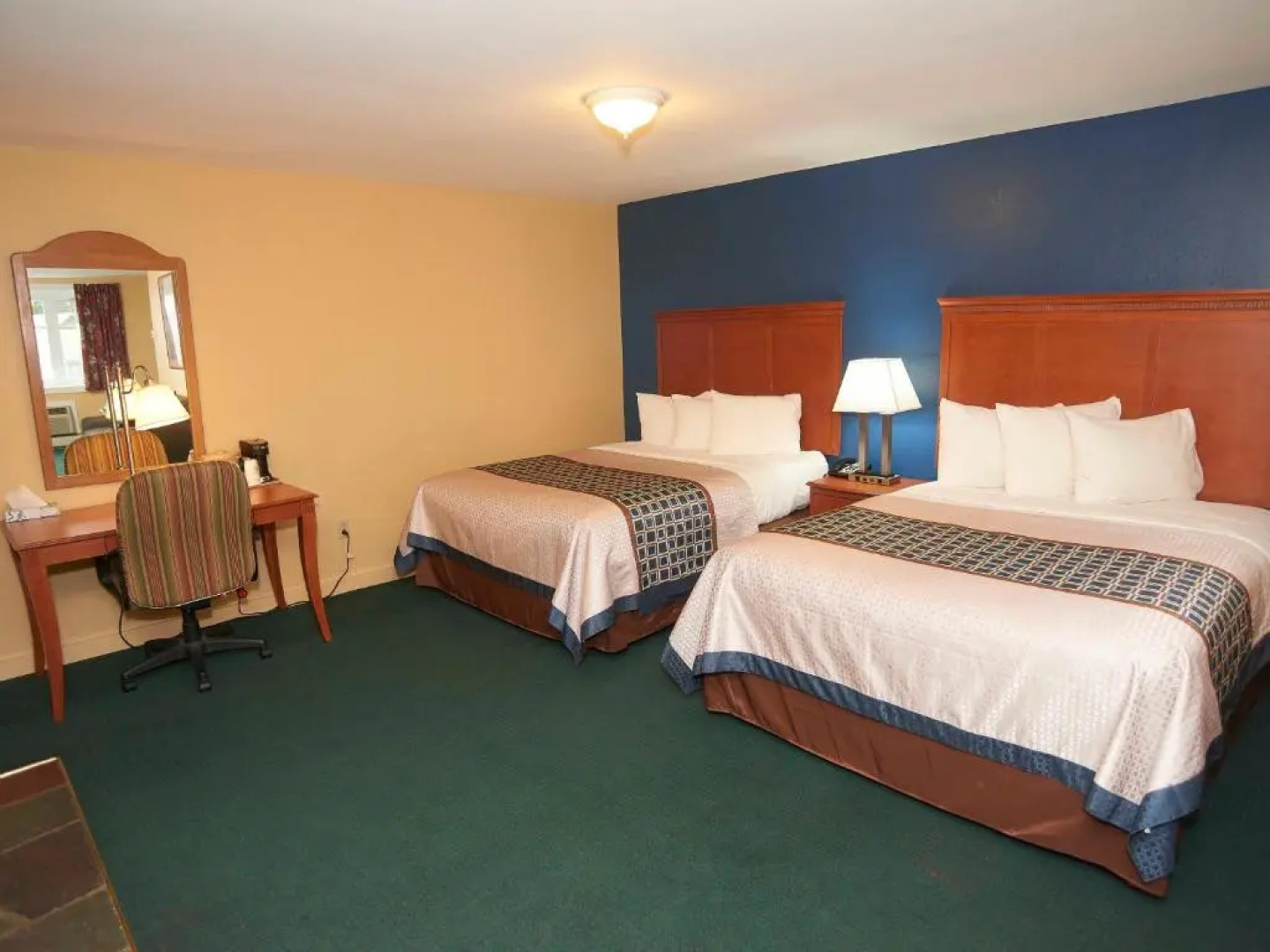 Swiss Chalets Village Inn