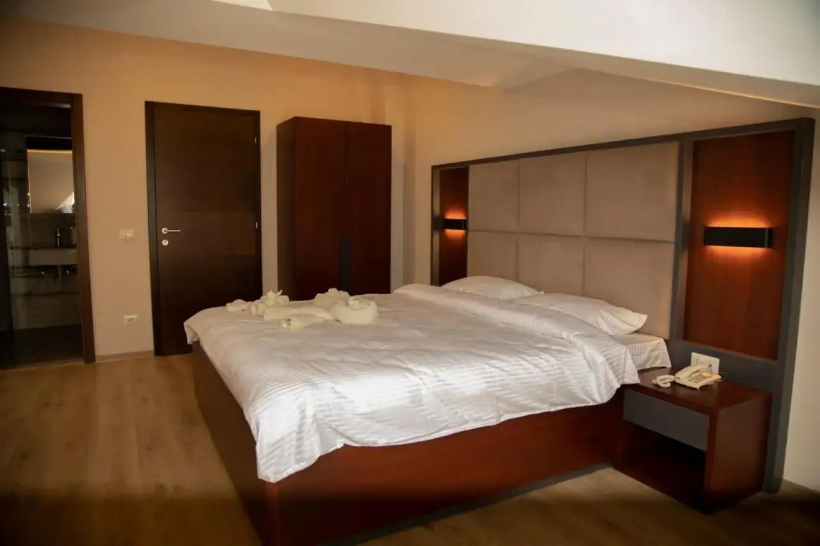 Driza's Family House - Quiet and Chill HOSTEL with 2 Pets around