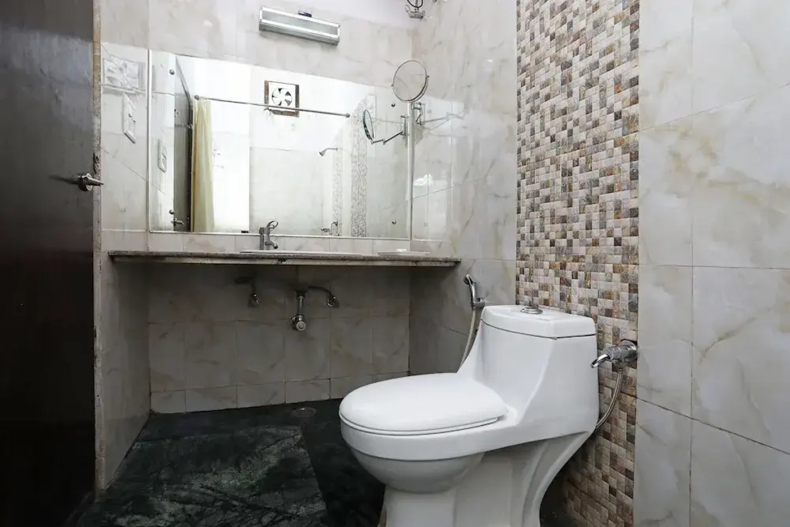 OYO 2855 Hotel Sanskriti Greens