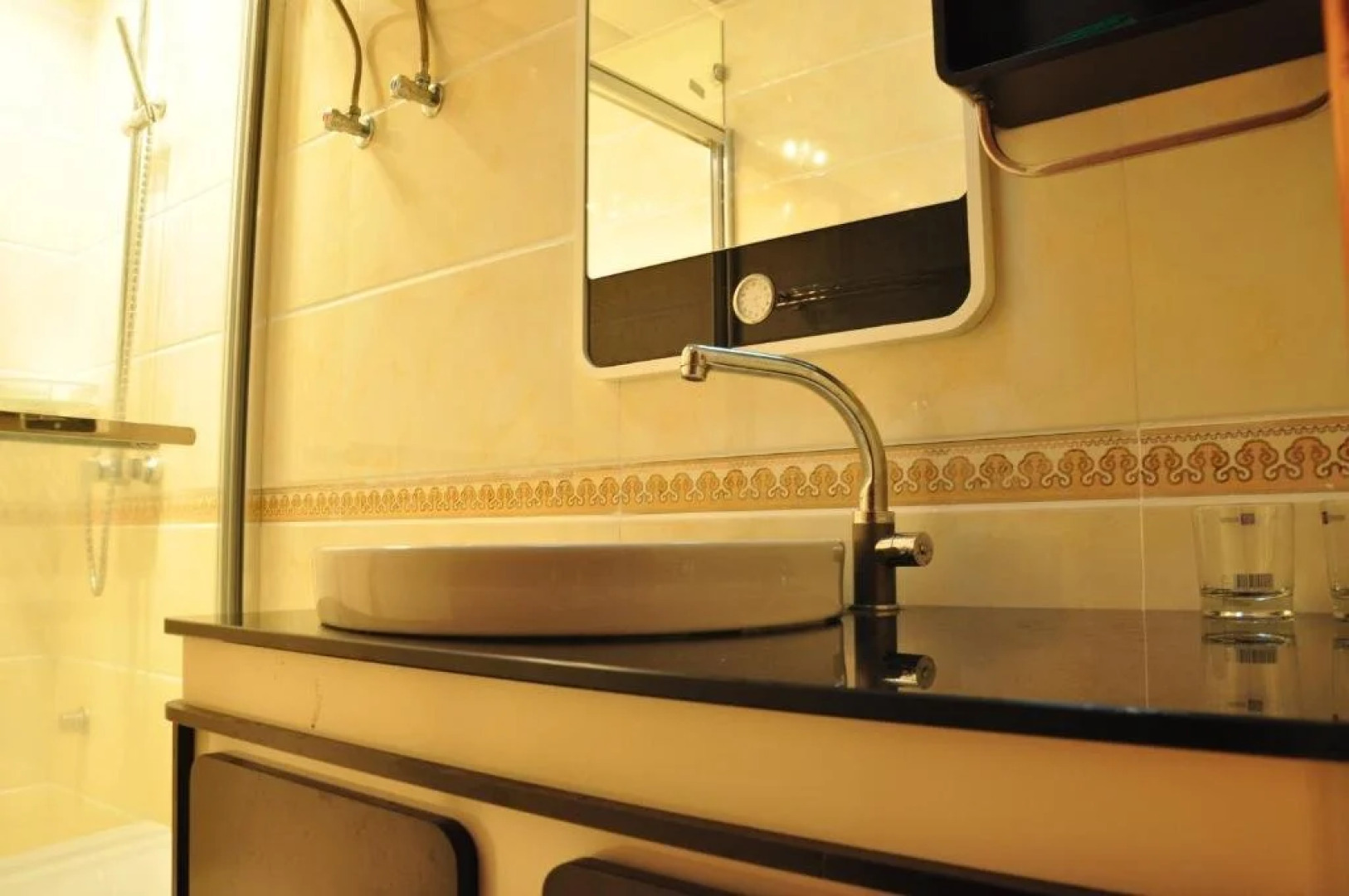 Tonglu Longyinju Hostel