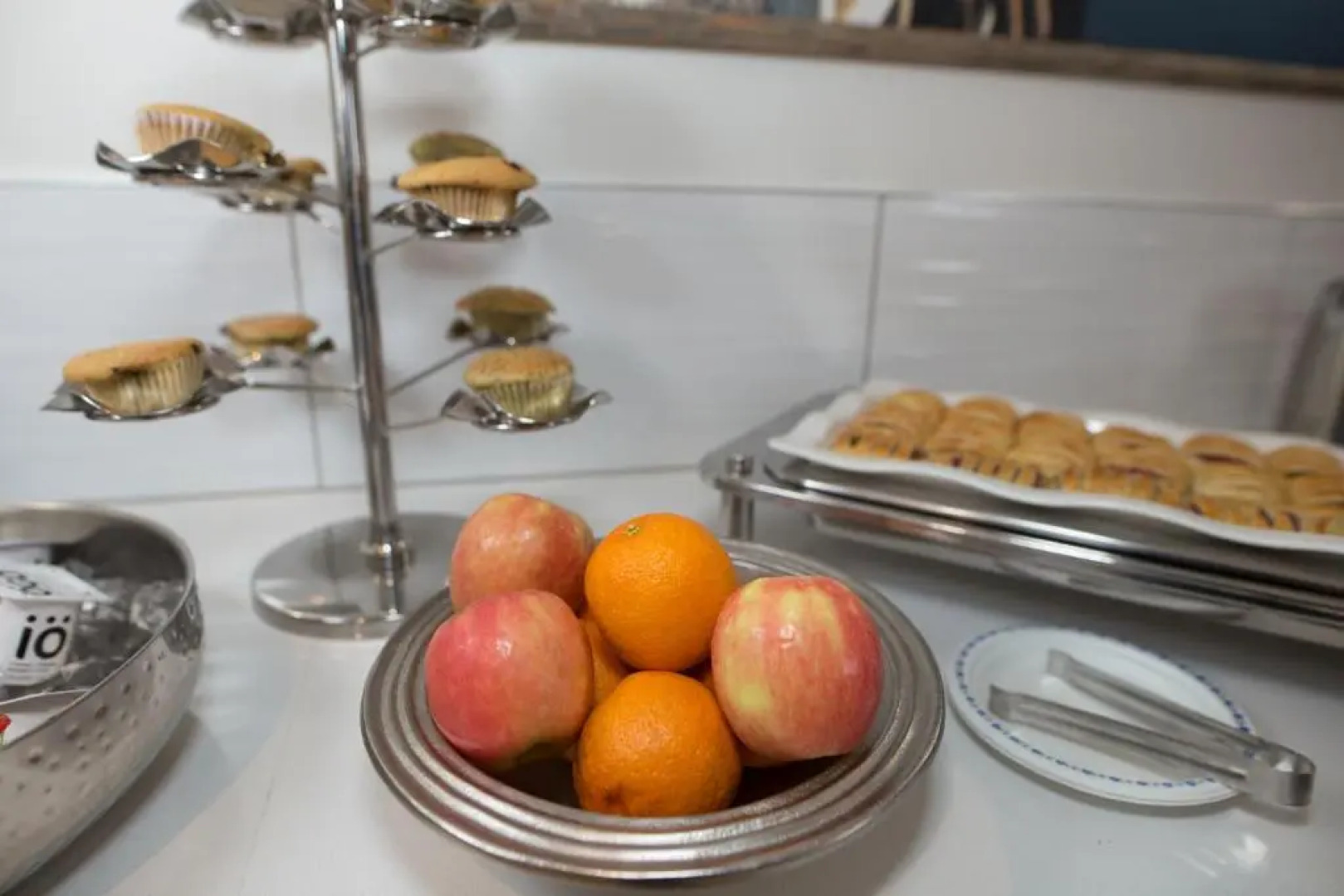 Robin Hood Inn & Suites