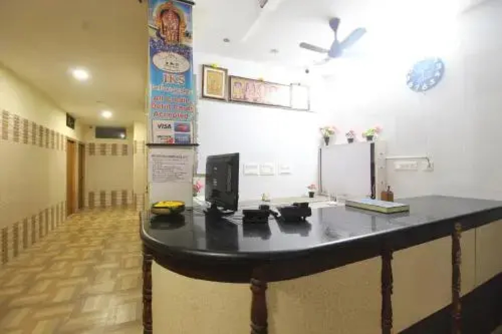 OYO 61145 J.K.S. Deluxe Lodge