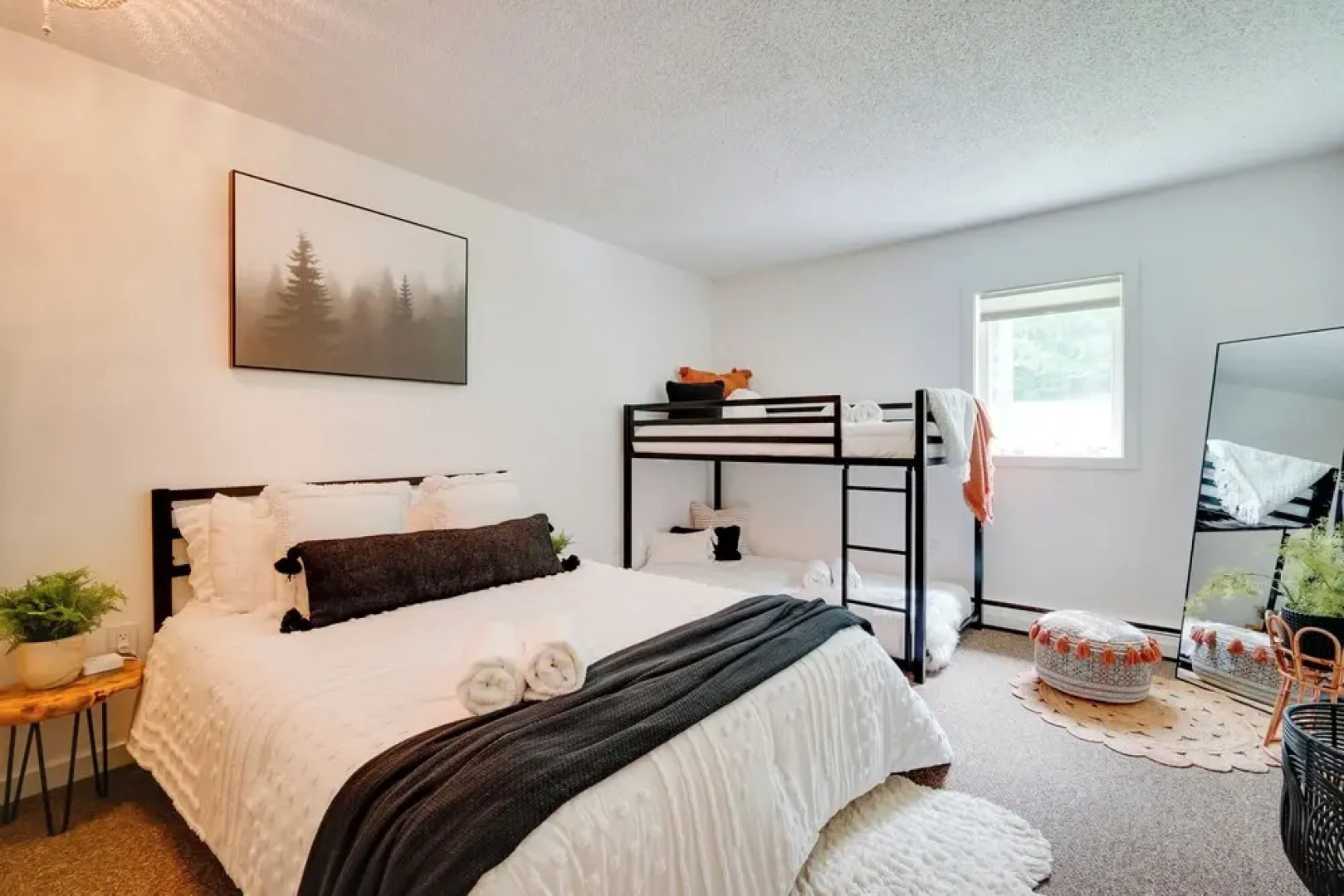 Ski-in/ski-out Magic Mountain Condo w/ Deck!