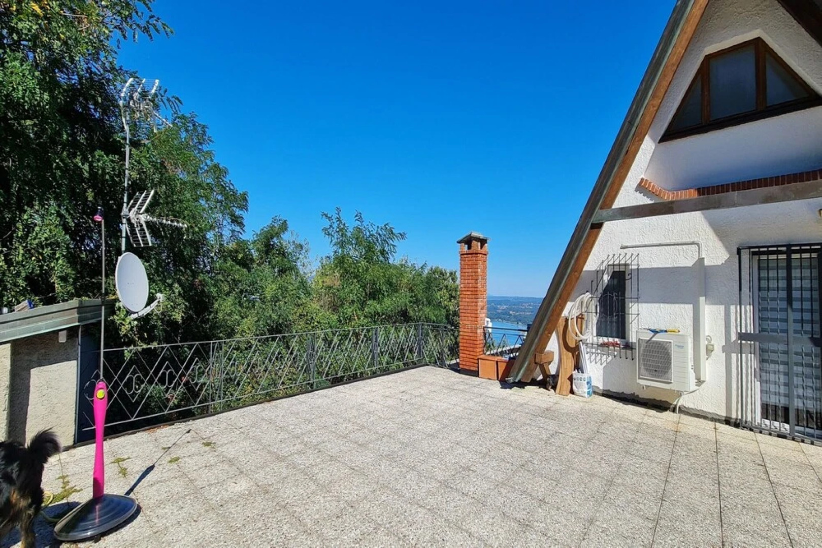 Red Door Apartment Private Terrace