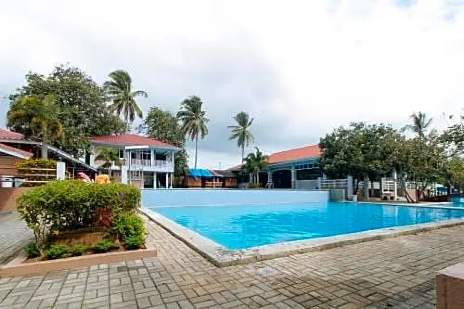 RedDoorz Premium at Trece Indang Road