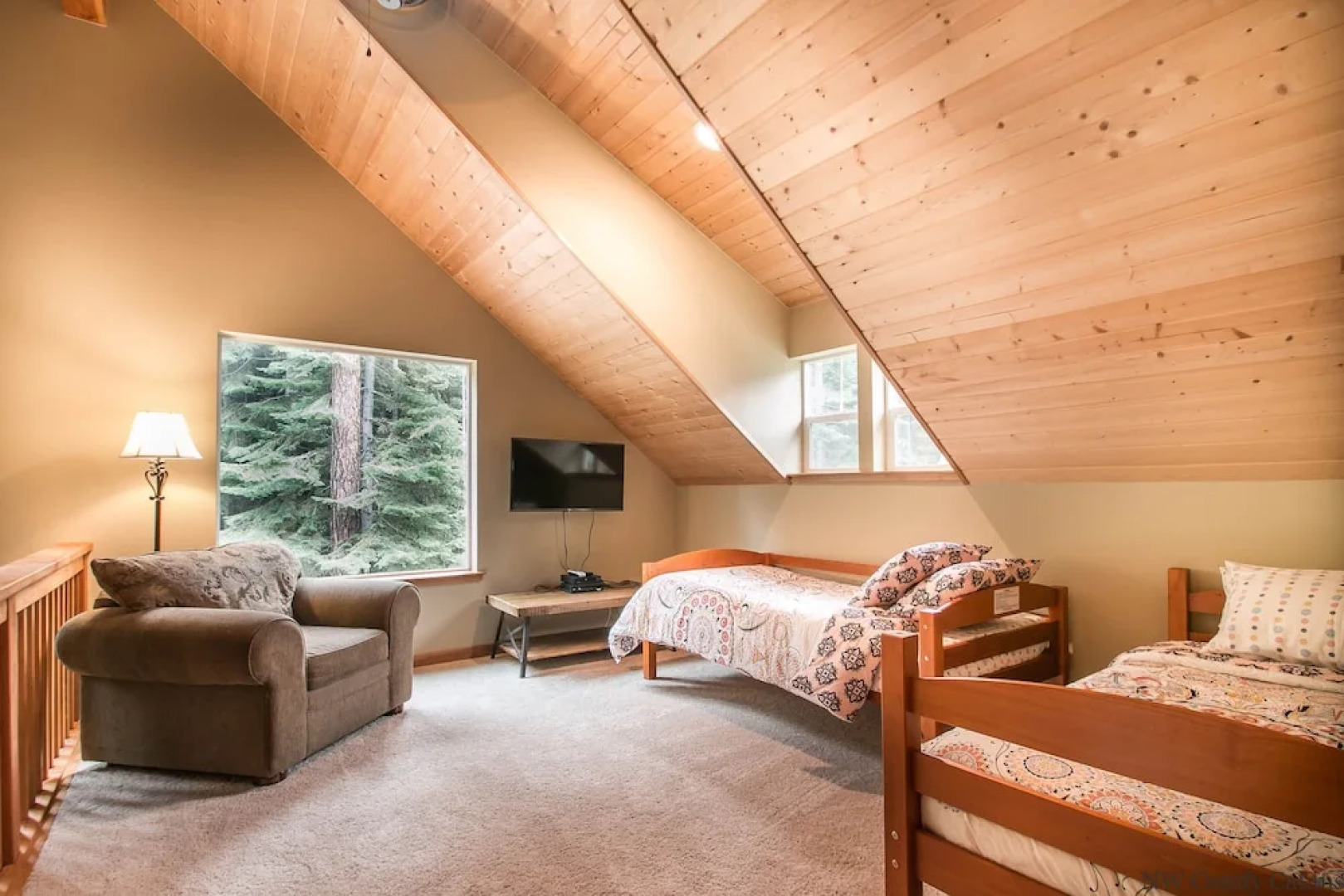 Salmon Chalet Chalet 2 NW Comfy Cabins