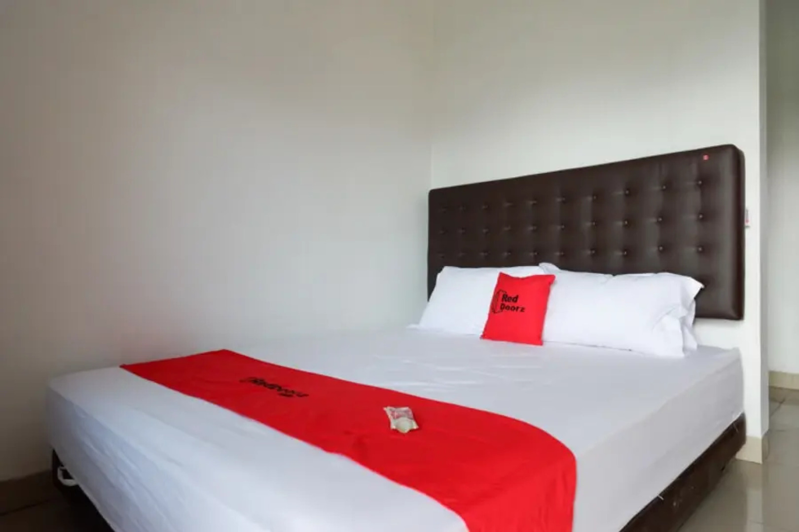 RedDoorz Syariah near Universitas Muhammadiyah Surakarta