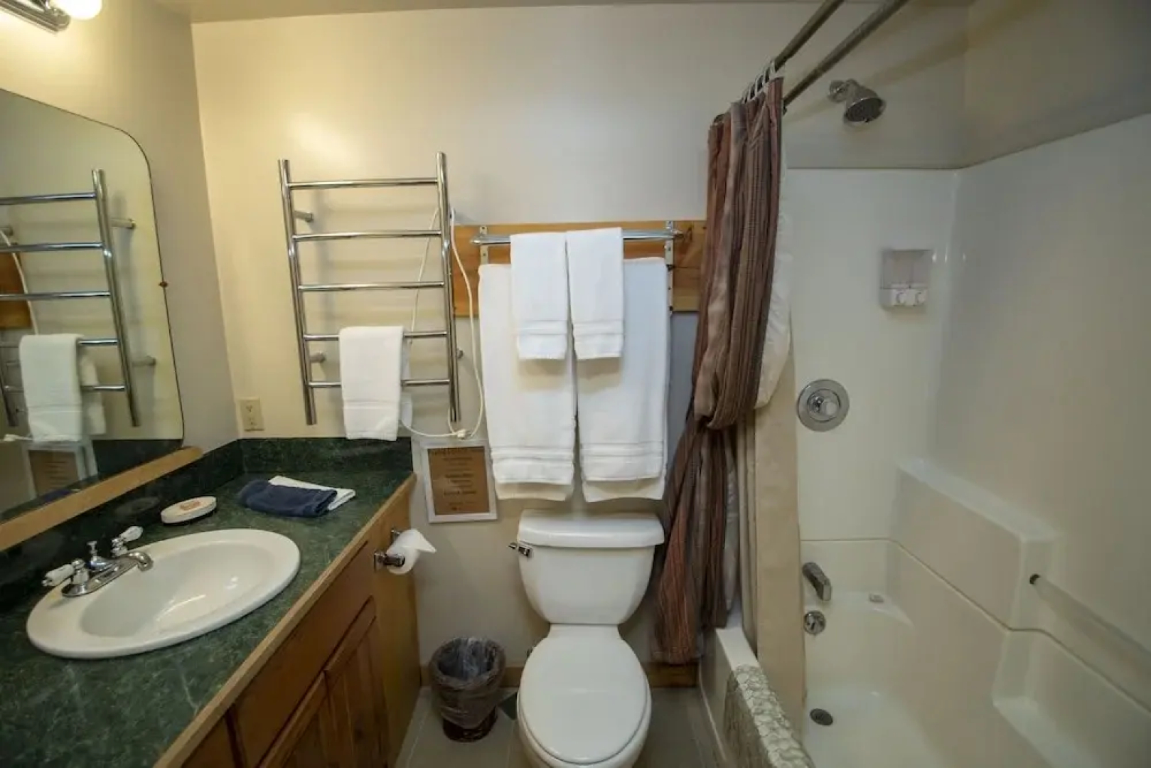 Snowberry Inn Bed & Breakfast
