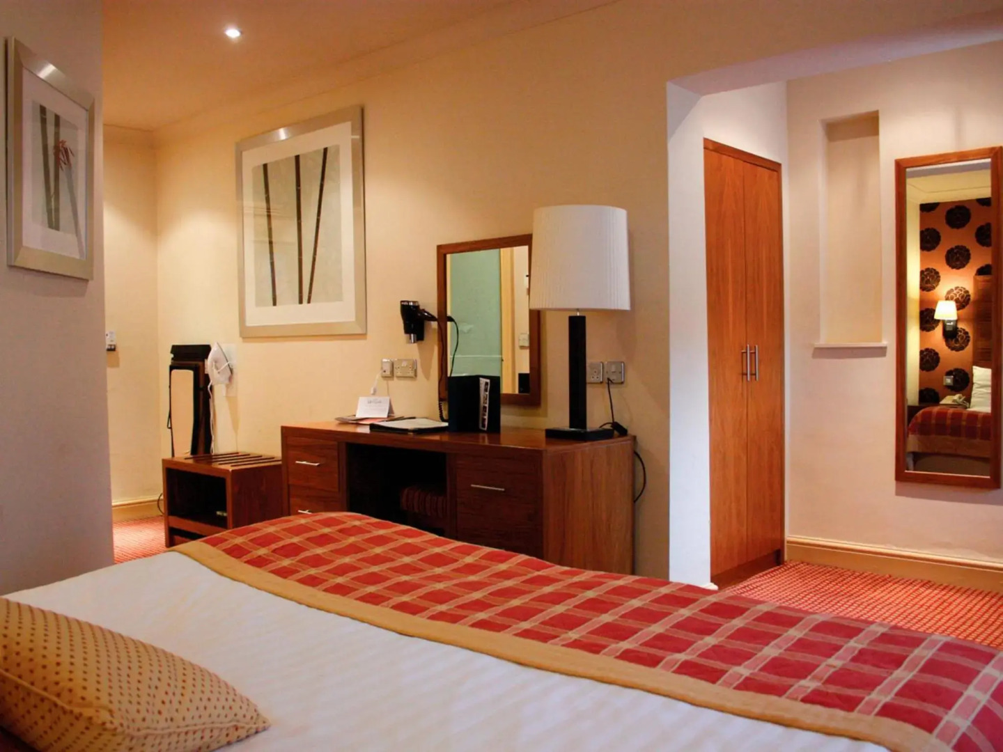 Metropole Hotel and Spa