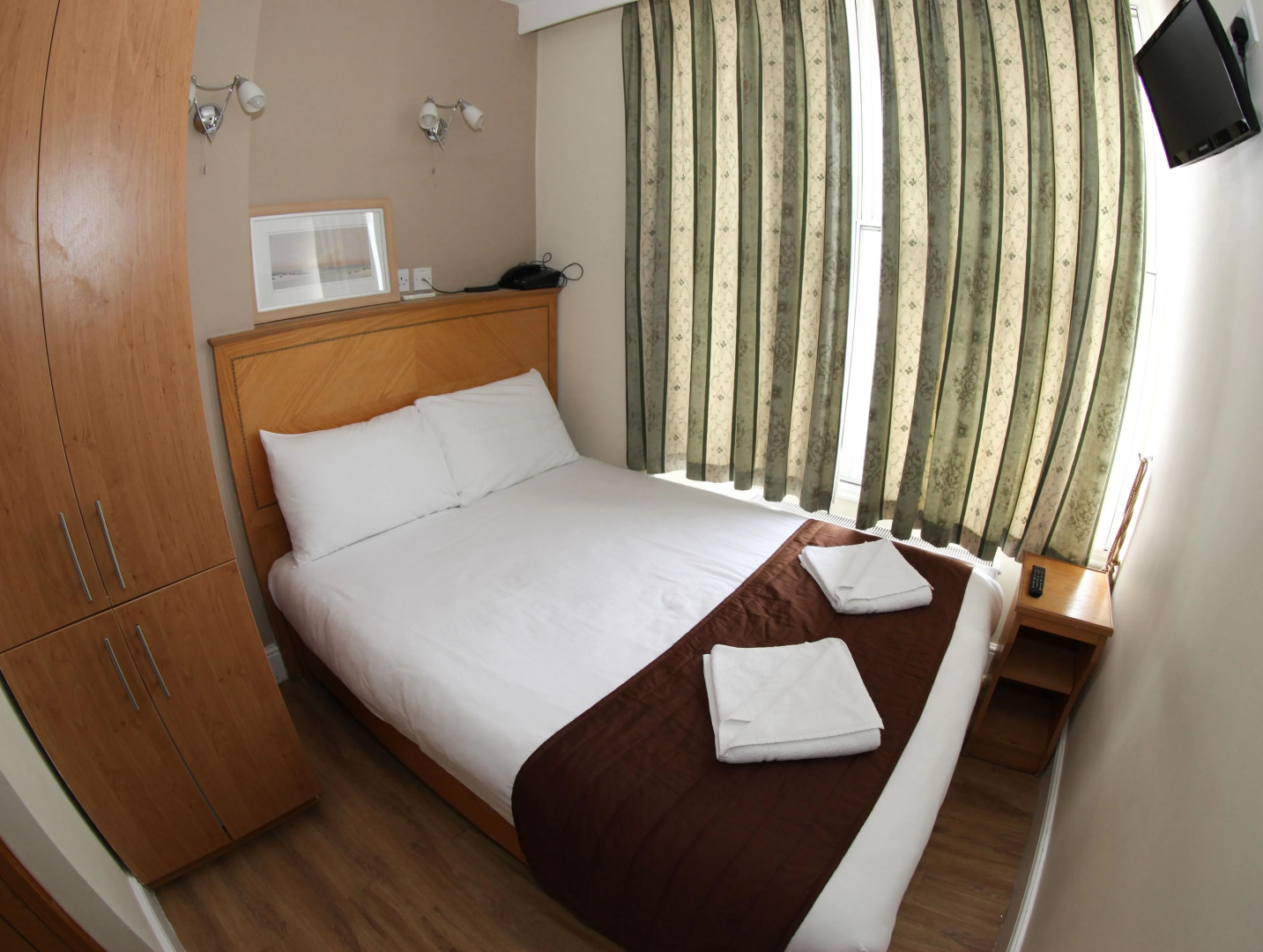 Bob W London Holland Park