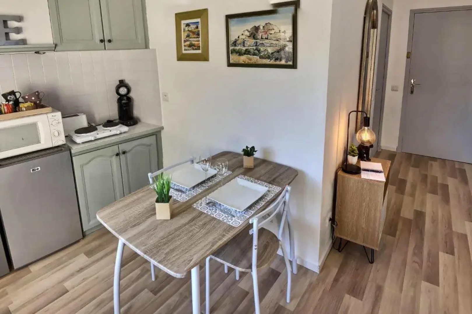 Studio vue sur les toits, lumineux Moustiers #2