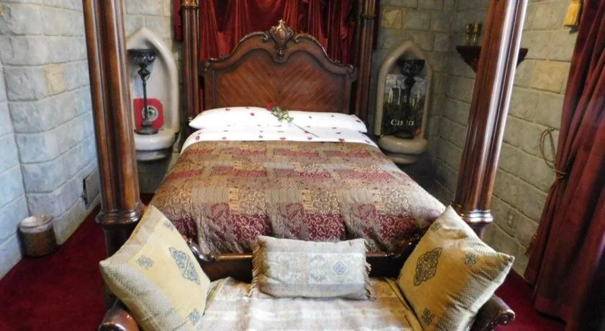 Castle Wood Theme Cottages- COUPLES ONLY