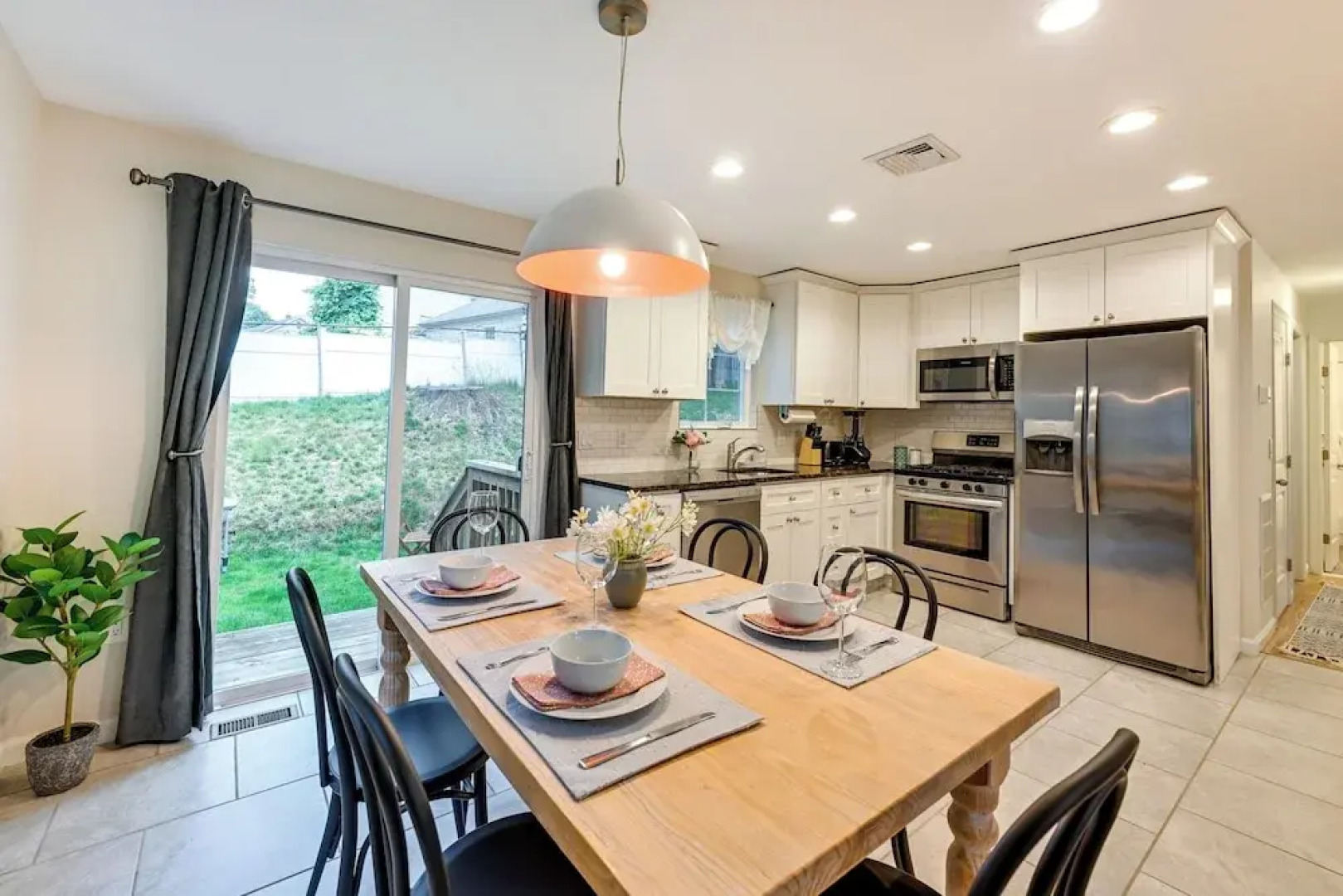 Glen Cove Vacation Rental < 1 Mi to Downtown!