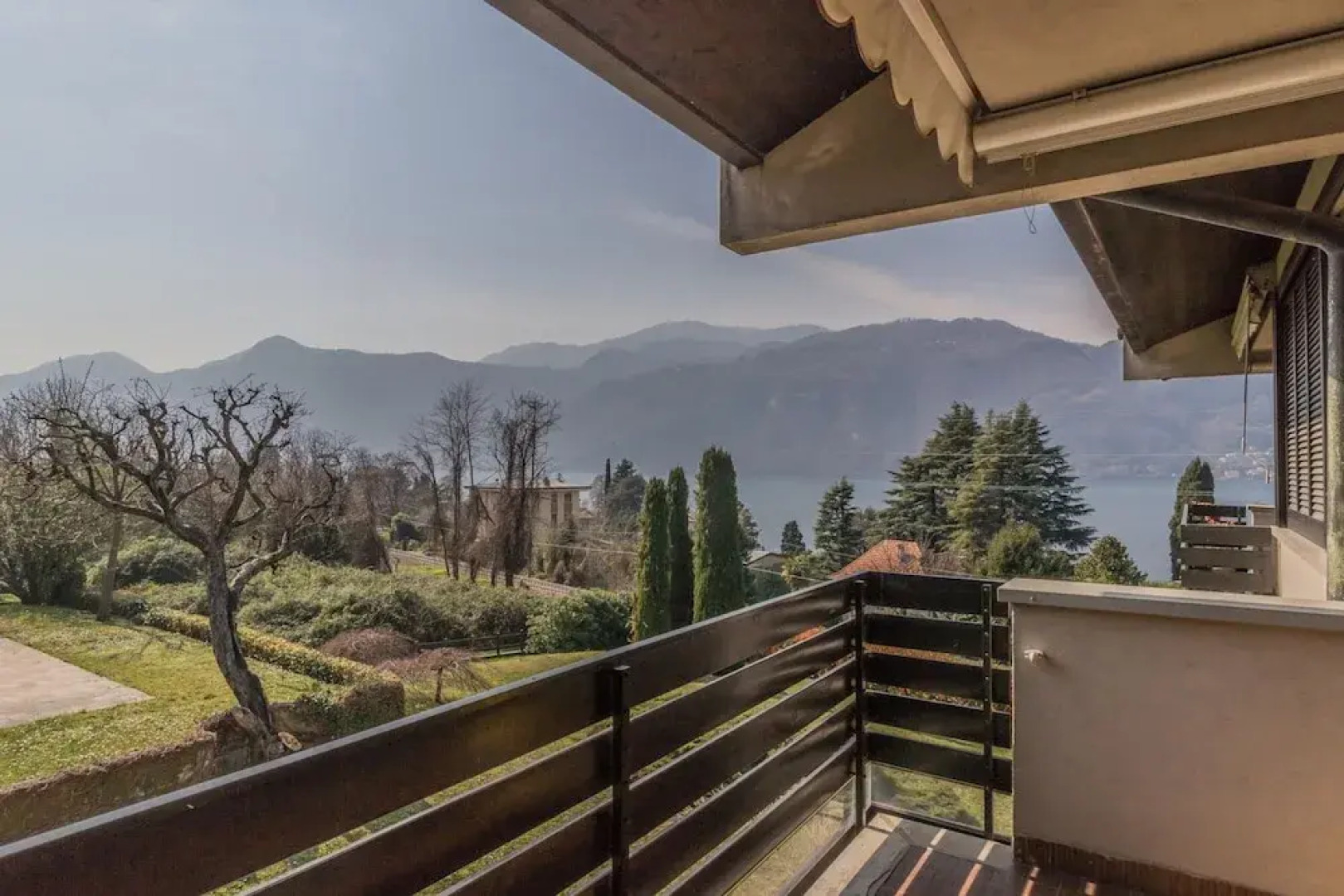 Blu al Lago in Lierna