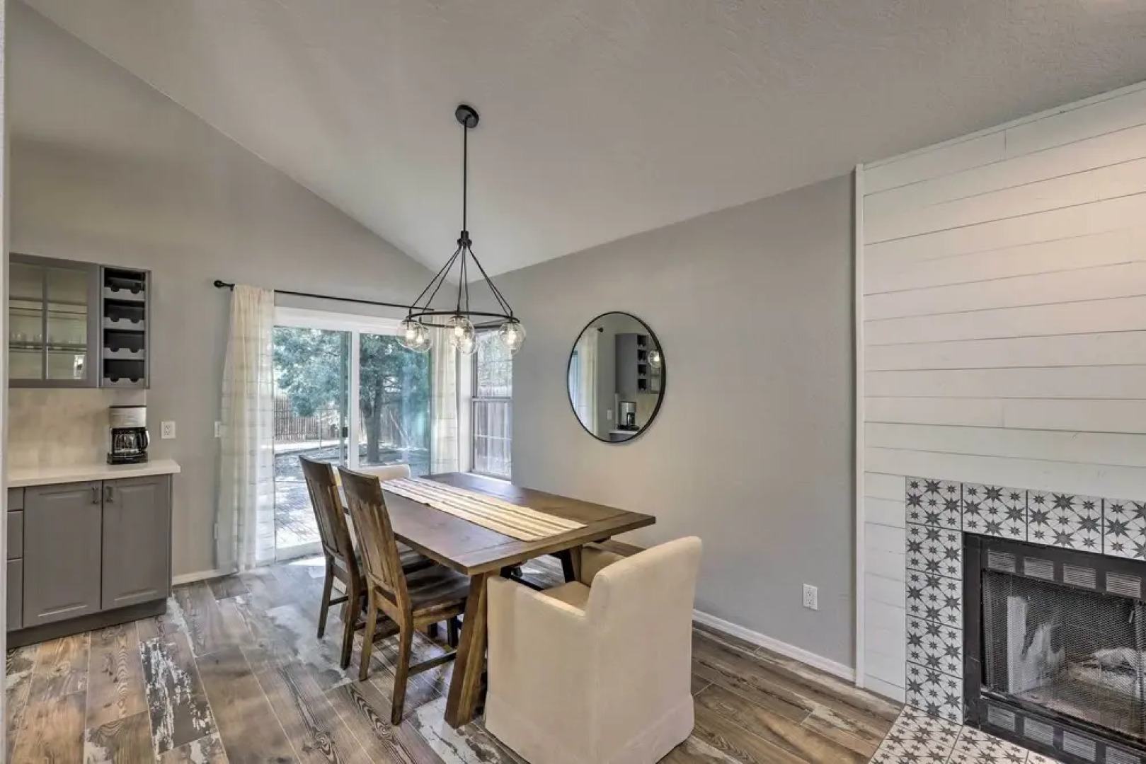 Modern Flagstaff Retreat ~ 4 Mi to Downtown!