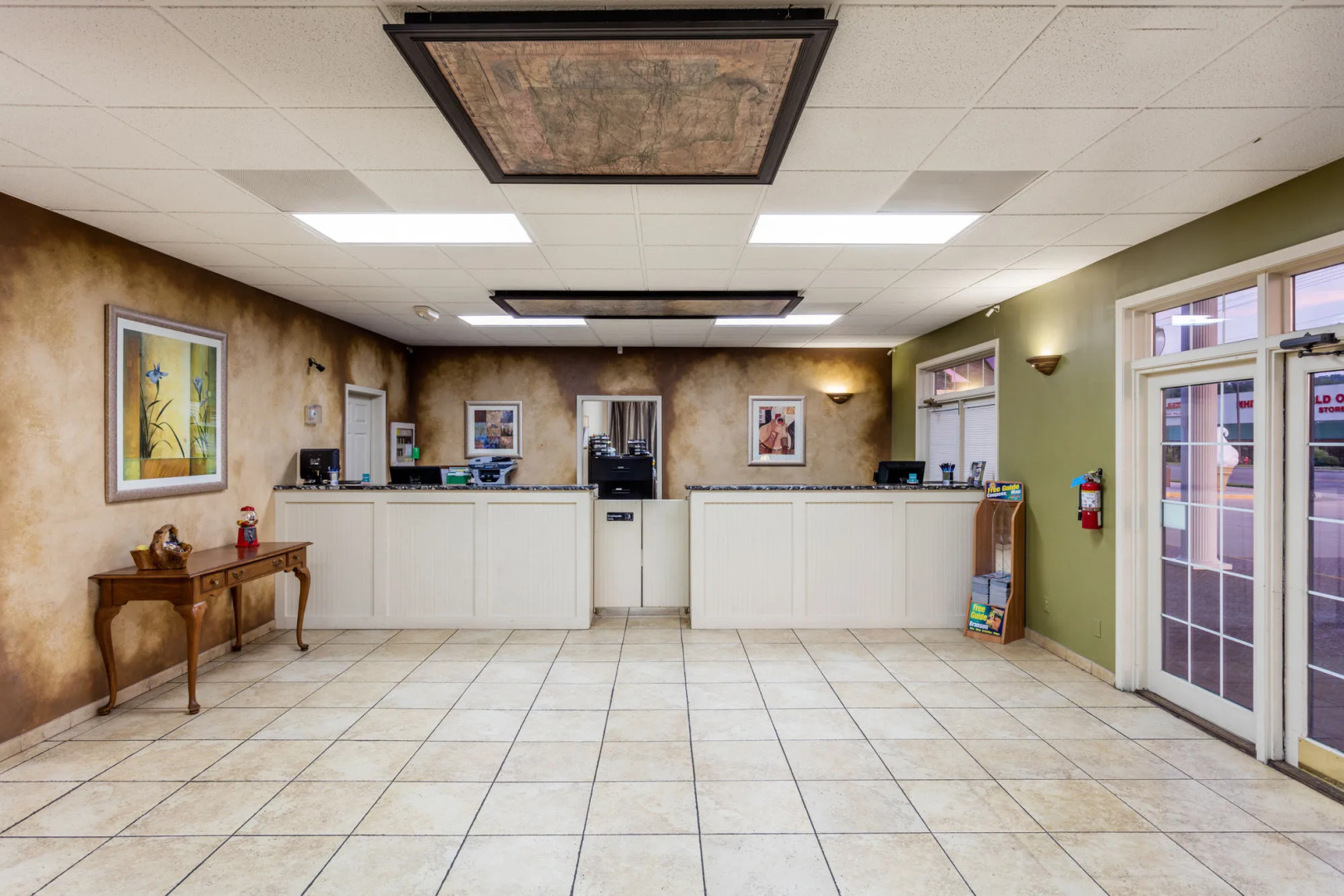 Angel Inn Near IMAX, a Travelodge by Wyndham