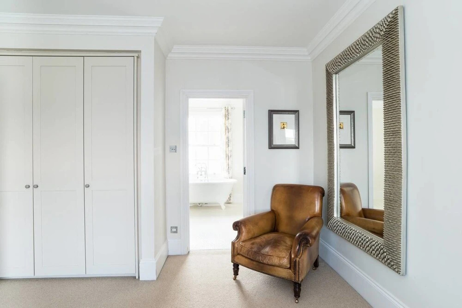Stylish 5BR House in Hampton Court