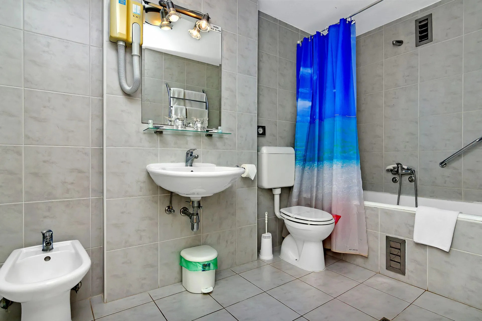 Room Ana - 5 m from beach: R11-24 Cove Pokrivenik, Island Hvar