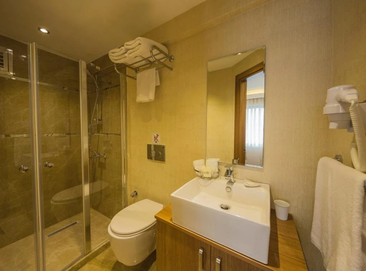 BGuest Hotel & Residence