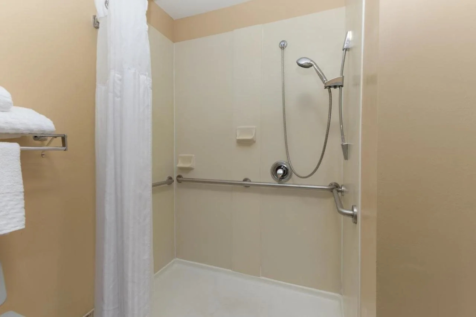 White Pines Inn & Suites