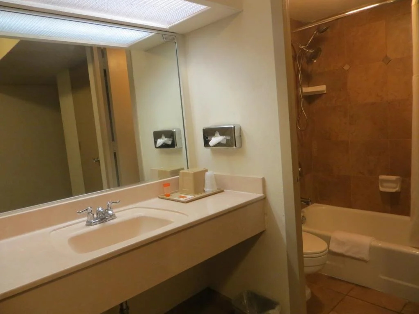 Echo Hotel & Conference Center