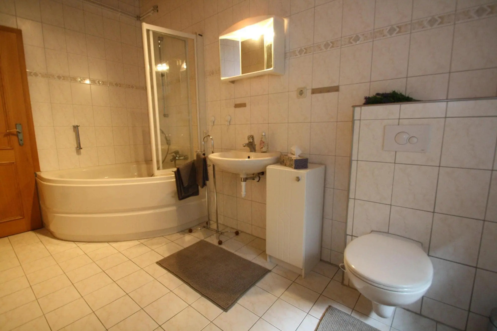 Semi detached house, Glave