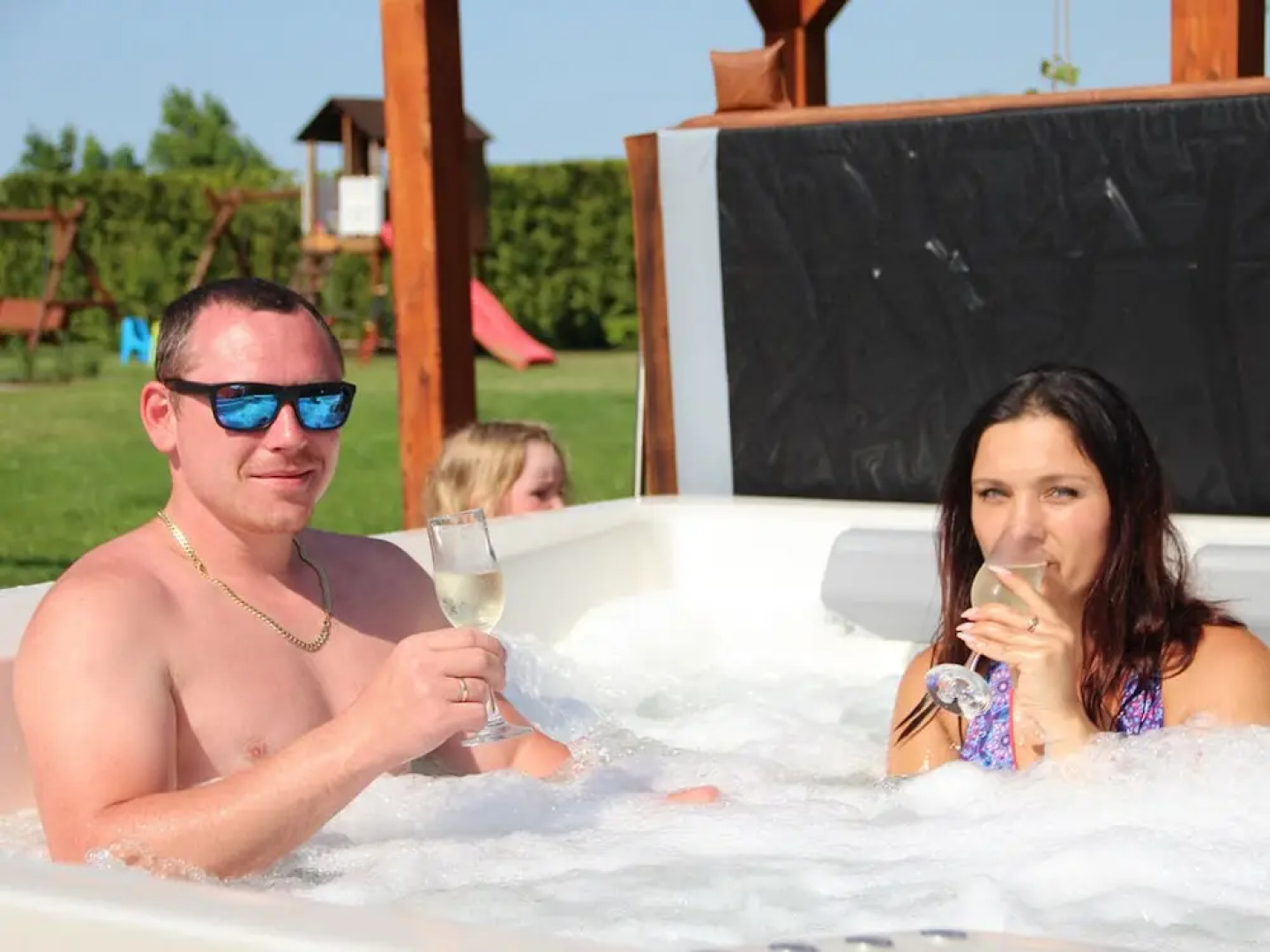 Przytulny Domek z Sauna , Jacuzzi i Basenem