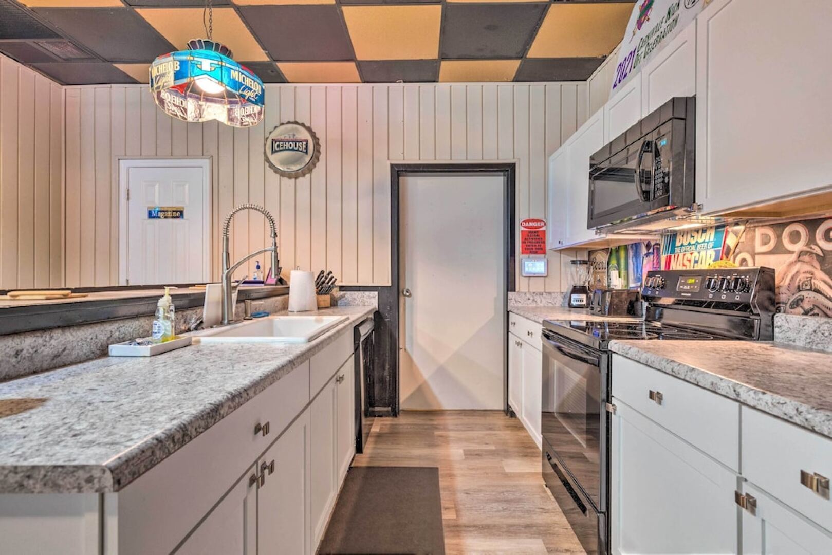 'the Float Yard' Pensacola Home w/ Pool Table