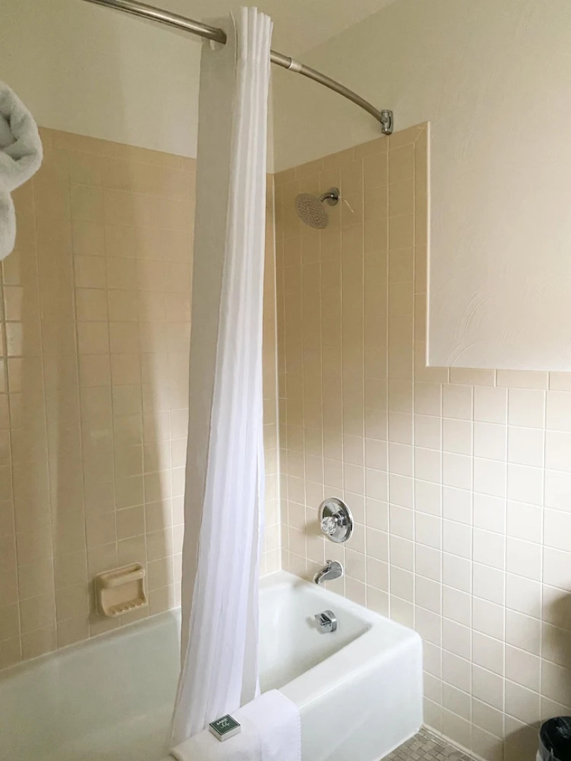 The River Hills Motel - Algoma, WI - Near Door County