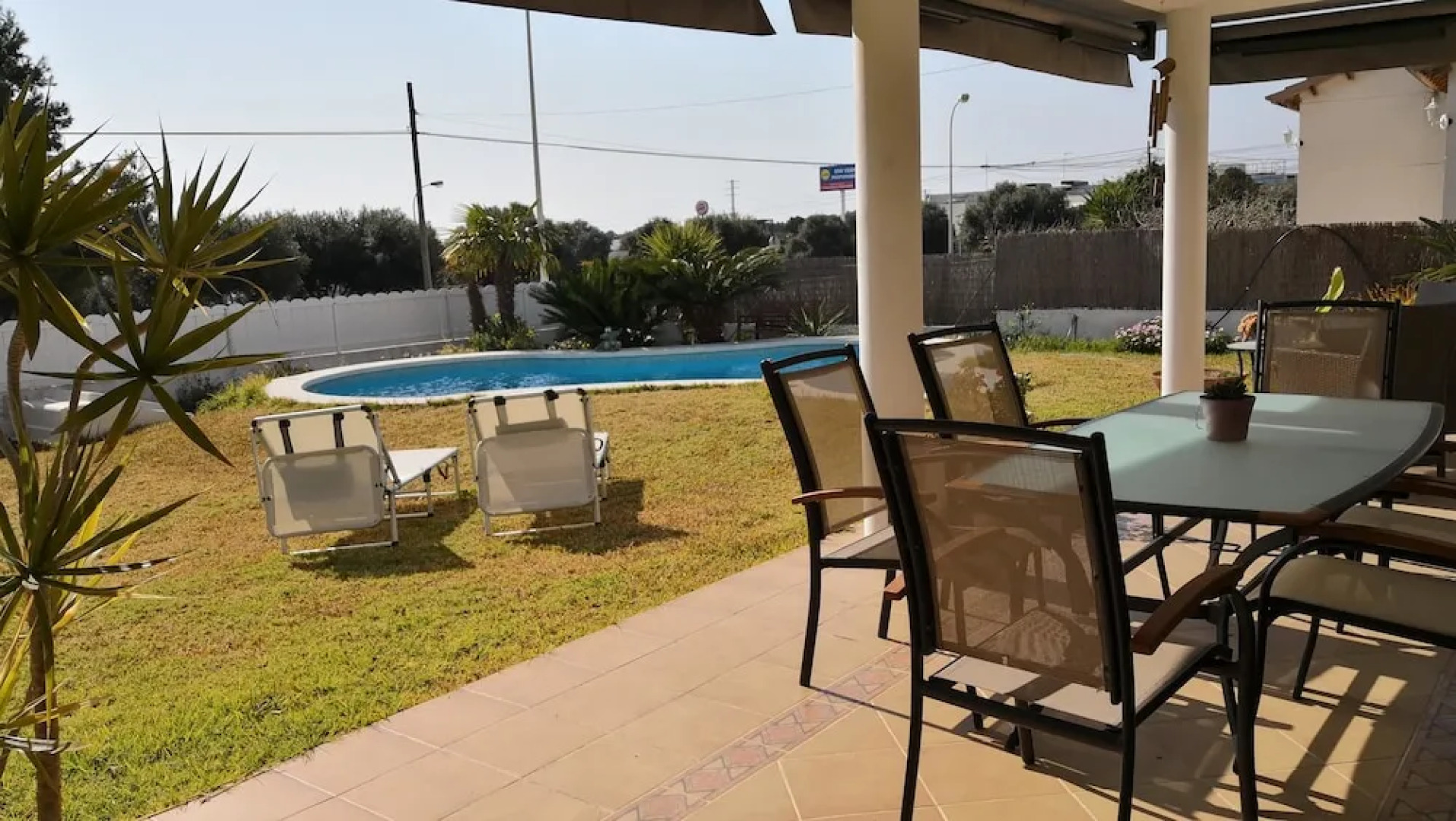 Villa familiar buhardilla piscina y BBQ