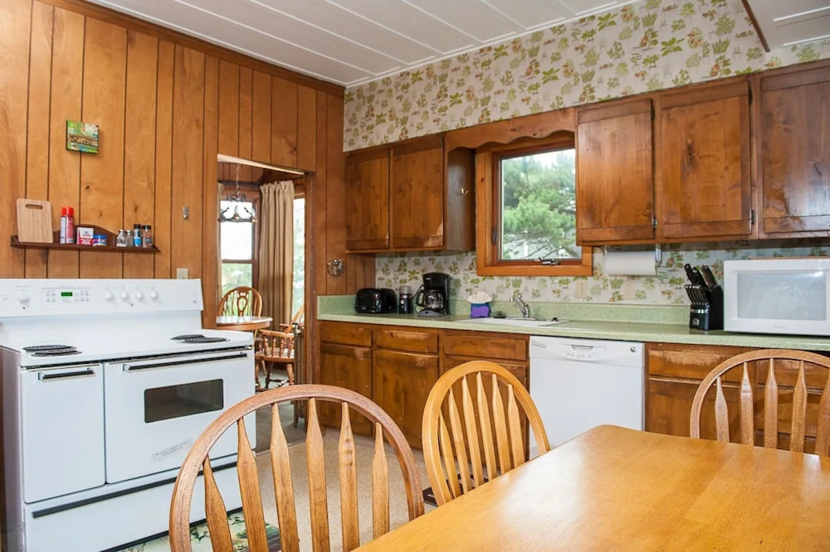 The Tides 4 Br home by RedAwning