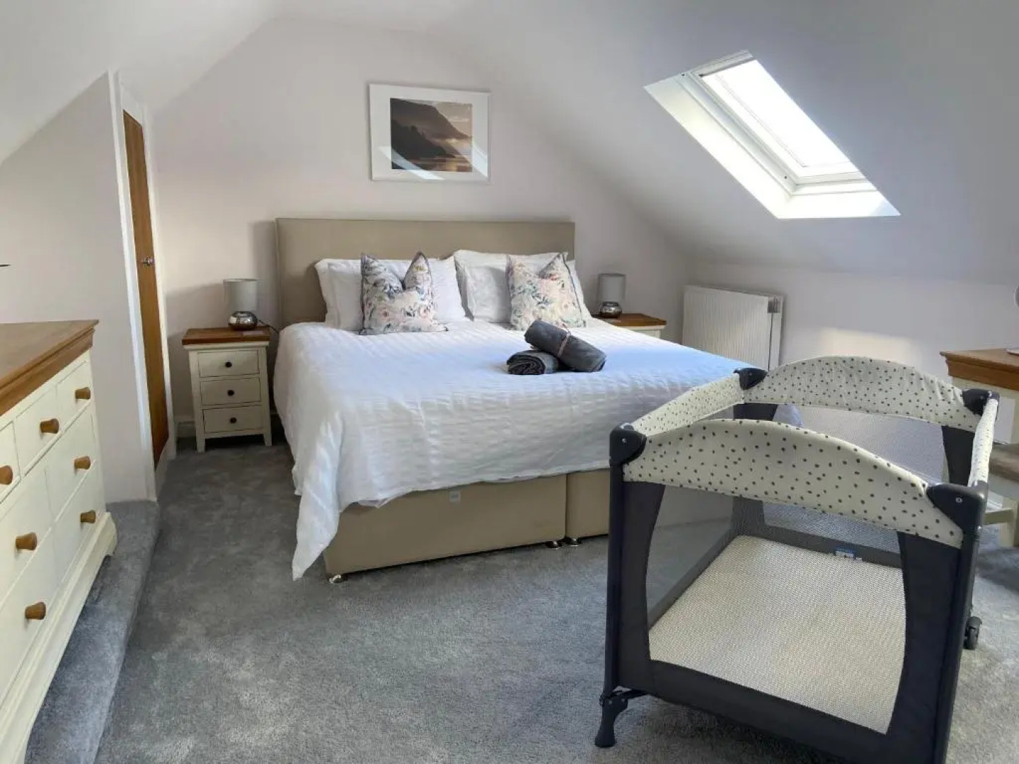 Modern 4-bed Cottage Llanwrst Town Centre & Parking - Snowdonia! near Betws-y-Coed