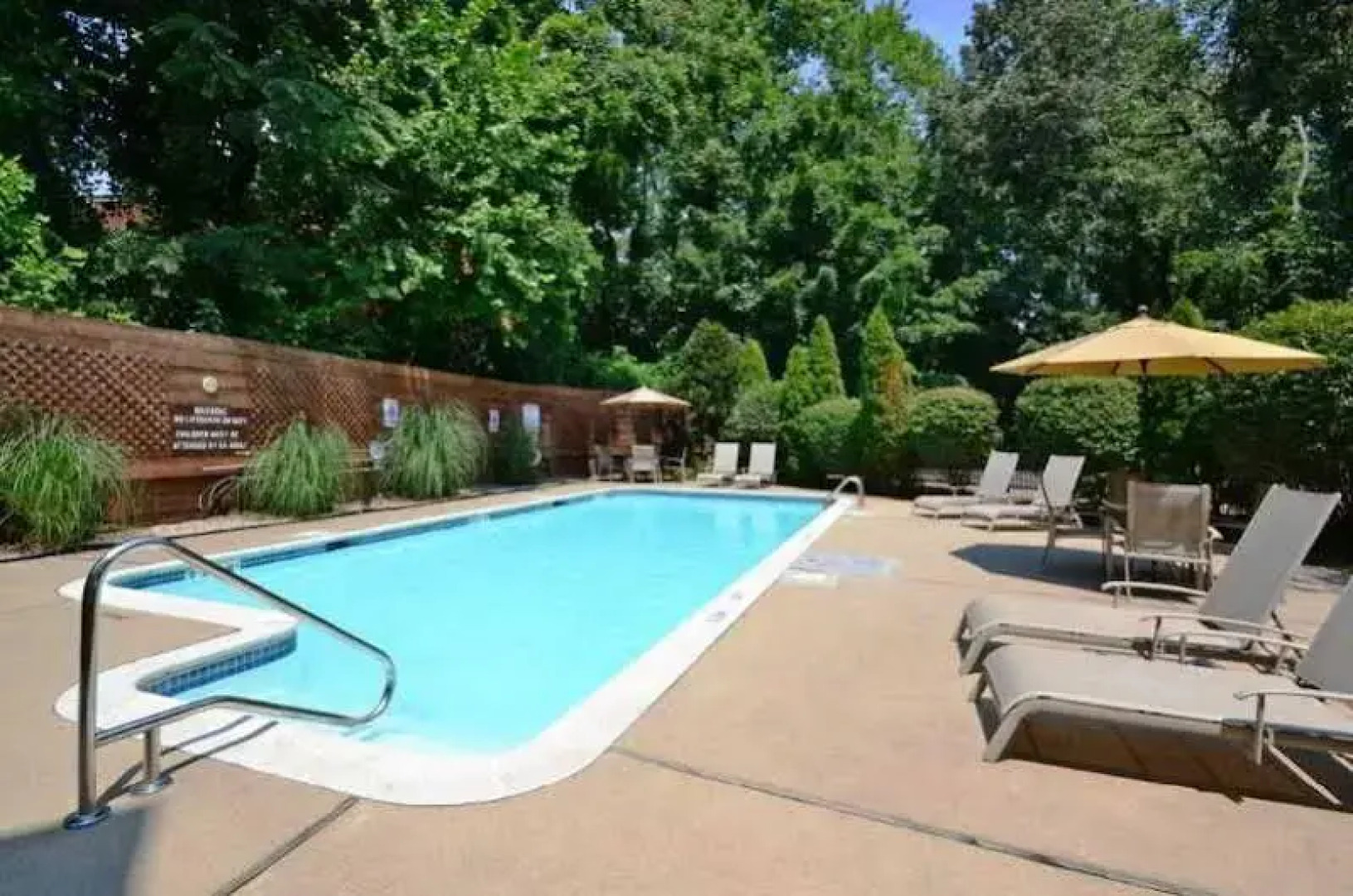 Clarion Pointe Charlottesville